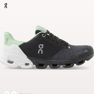 On Running / On Cloud  Cloudflyer - Size 9.5 - Black White Mint